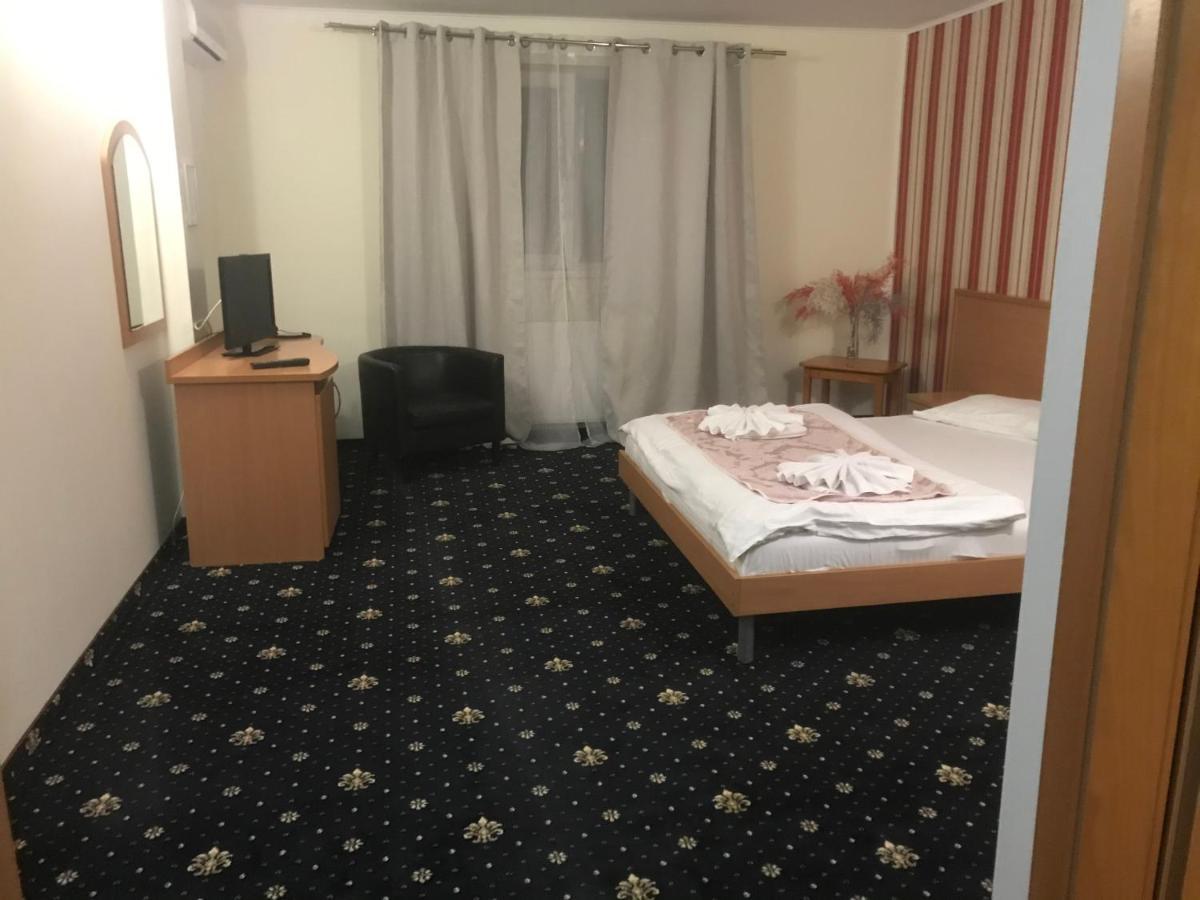 Hotel Vandia ティミショアラ エクステリア 写真