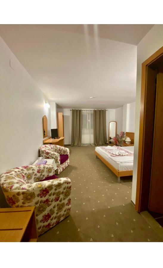 Hotel Vandia ティミショアラ エクステリア 写真