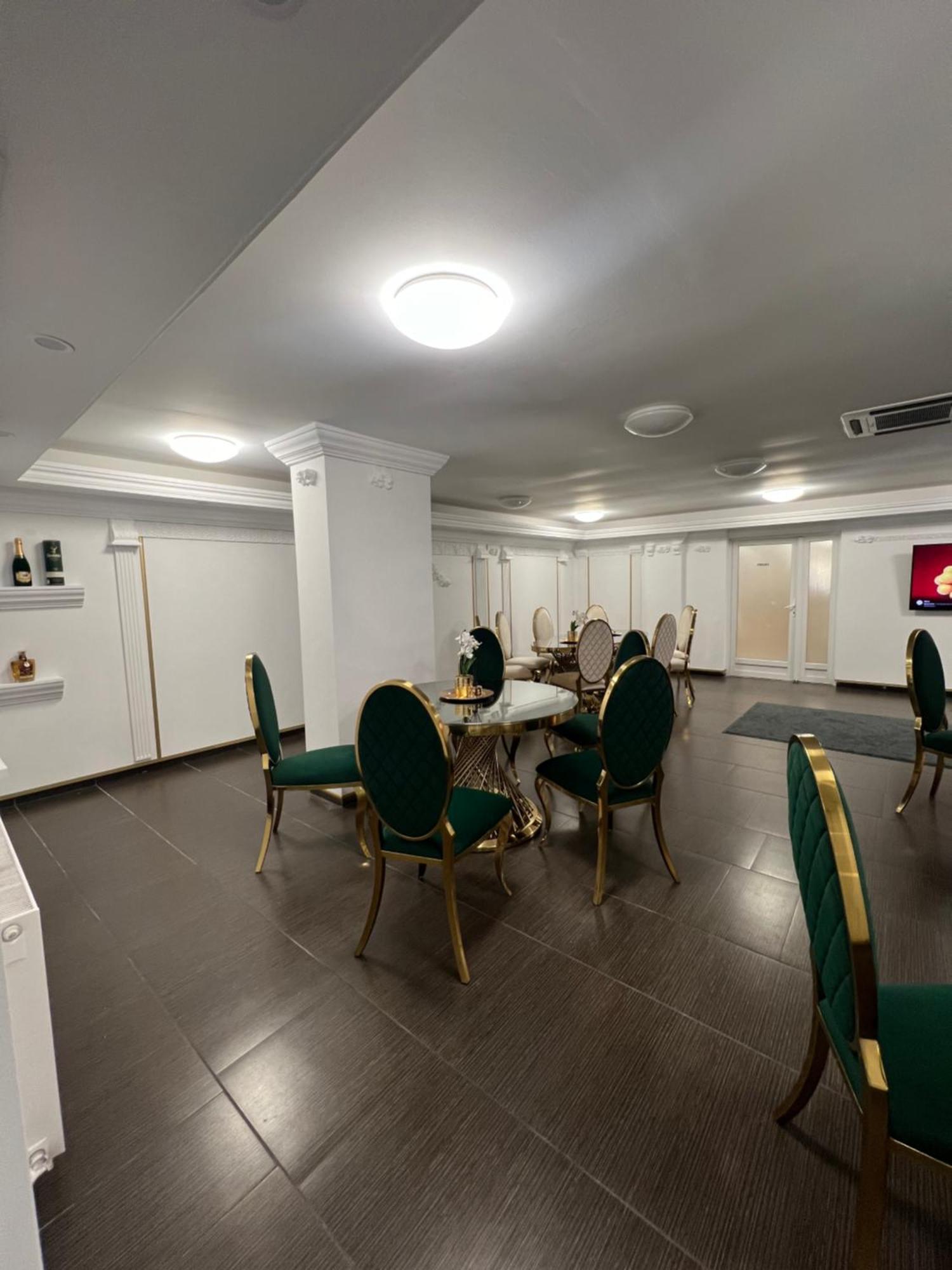 Hotel Vandia ティミショアラ エクステリア 写真