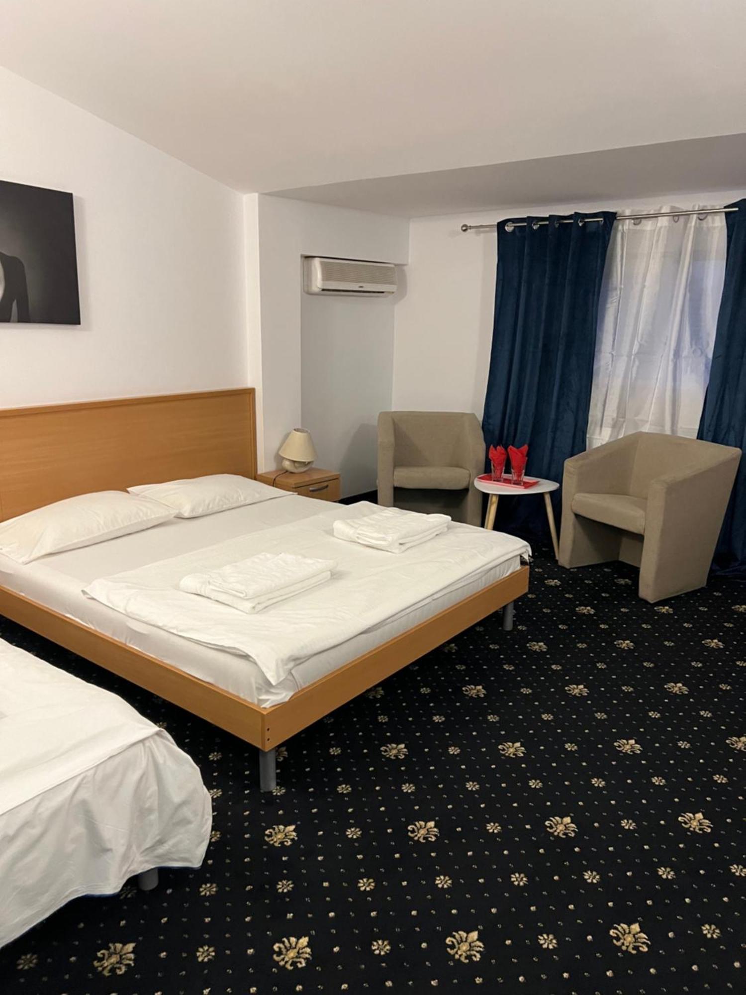 Hotel Vandia ティミショアラ エクステリア 写真