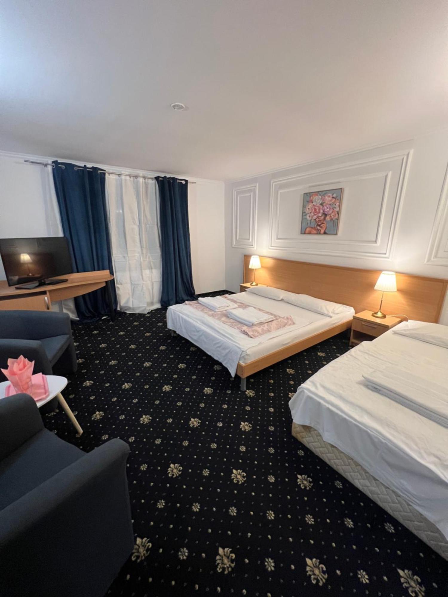 Hotel Vandia ティミショアラ エクステリア 写真