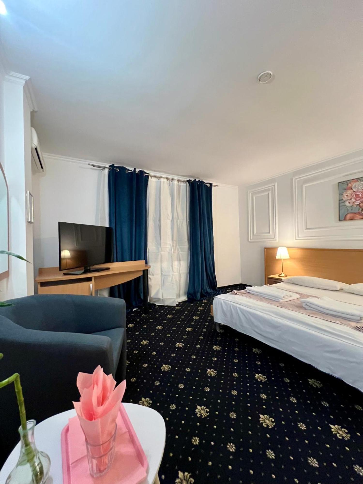 Hotel Vandia ティミショアラ エクステリア 写真