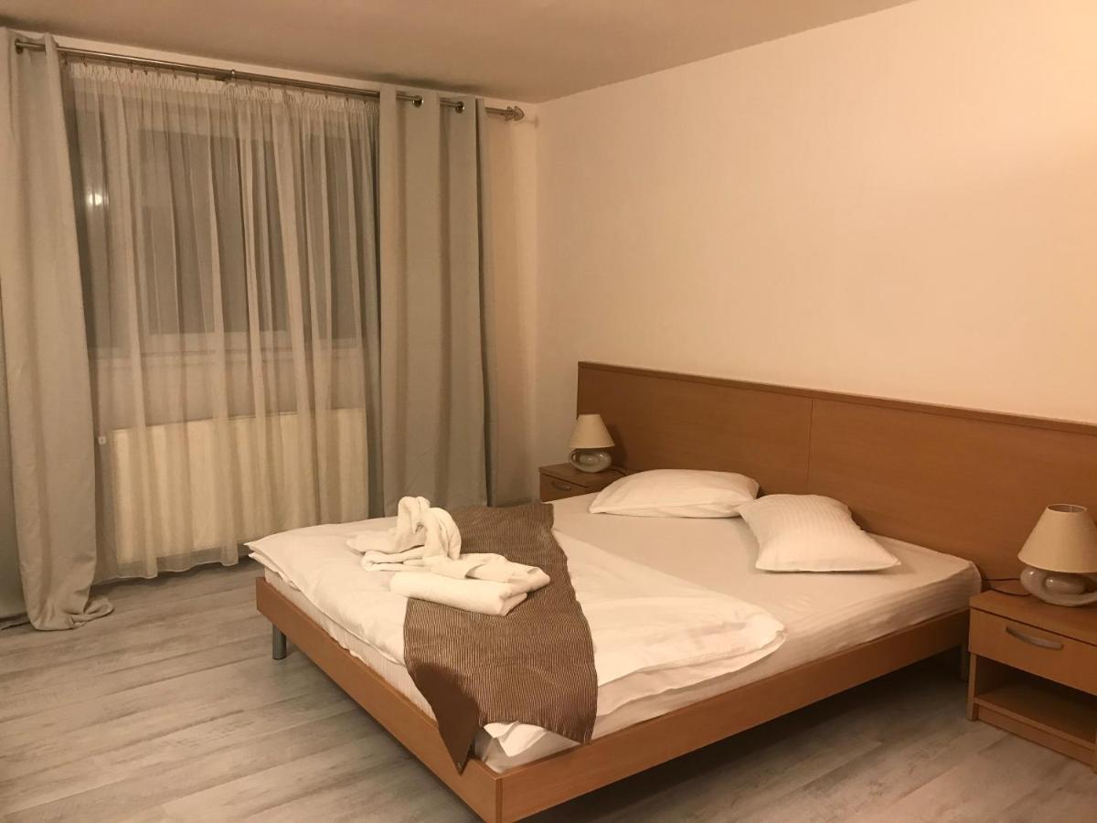 Hotel Vandia ティミショアラ エクステリア 写真
