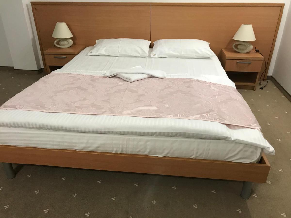 Hotel Vandia ティミショアラ エクステリア 写真
