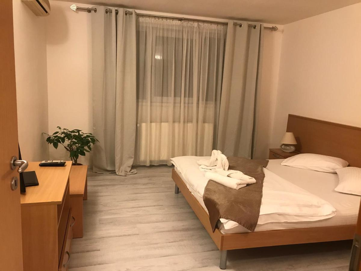 Hotel Vandia ティミショアラ エクステリア 写真